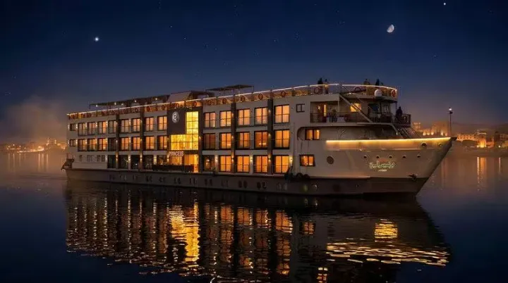 4-Day 5-Star Deluxe Nile Cruise with Abu Simbe & Balloon Ride