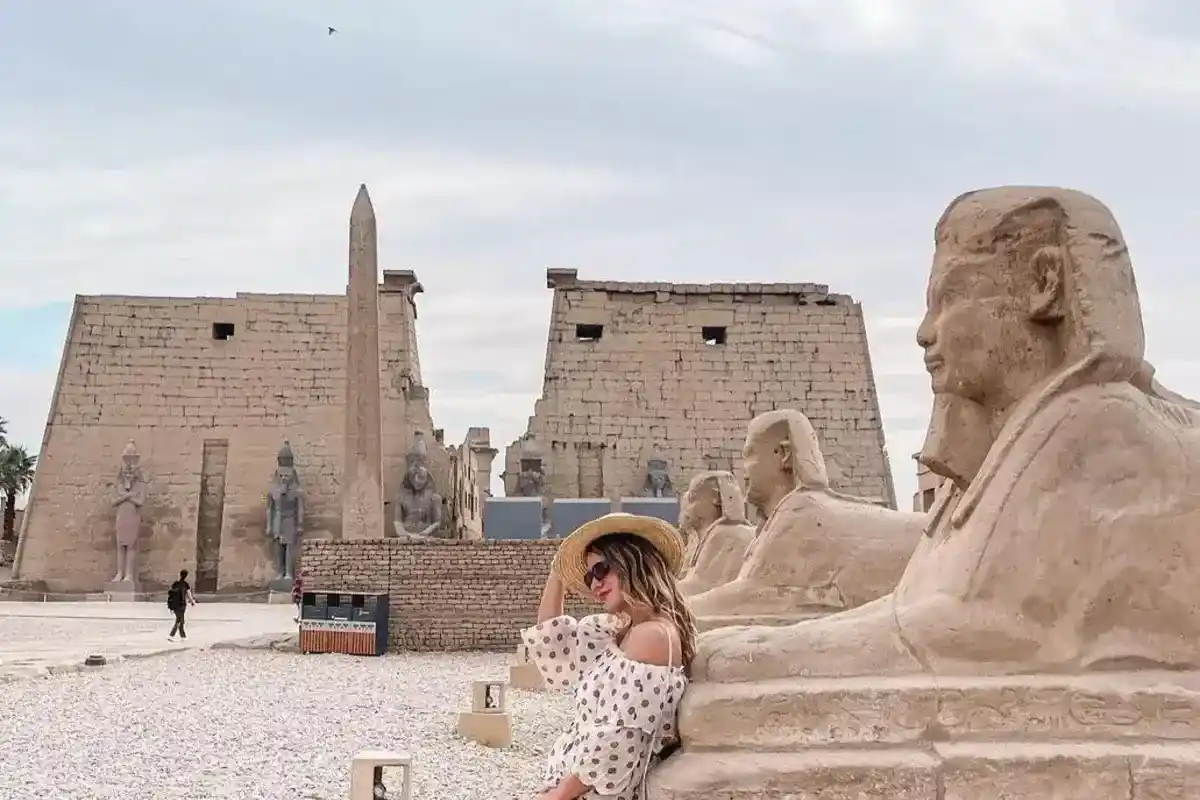 Ab Kairo: Private Luxor-Tagestour mit Reiseleitung und Flügen