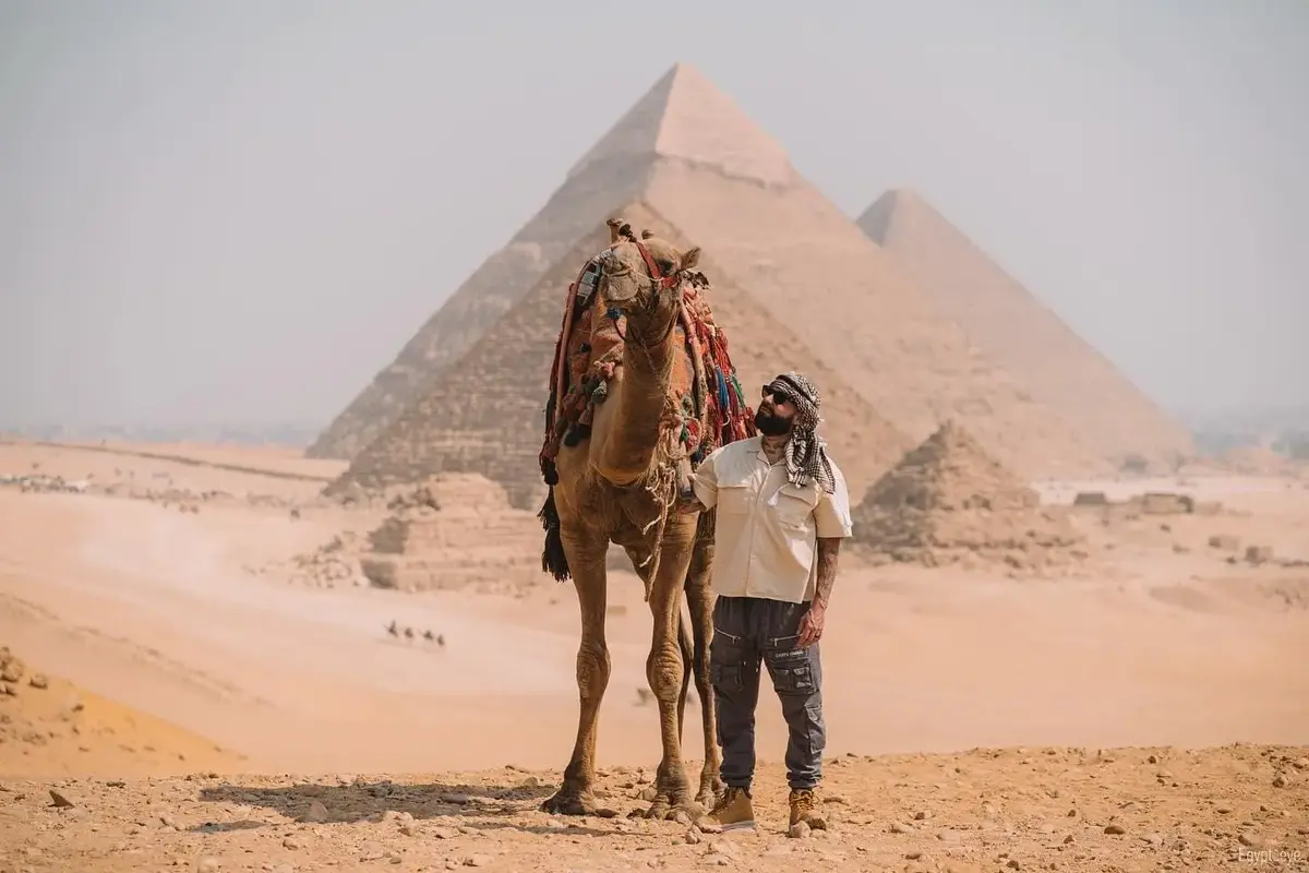 Sharm El Sheikh: Pyramiden von Gizeh und Ägyptisches Museum aus der Luft