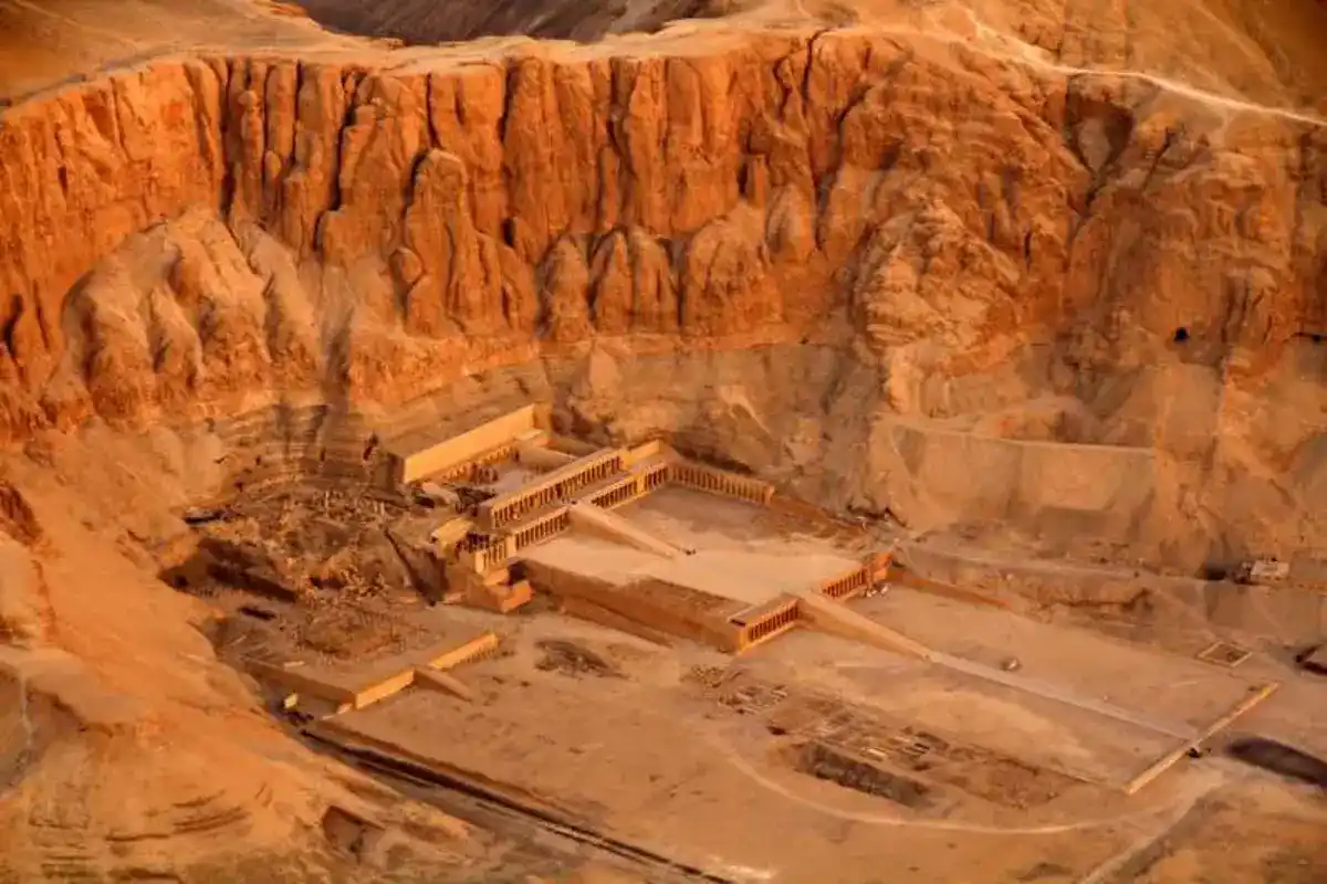 Tagesausflug von Kairo nach Luxor mit dem Flugzeug