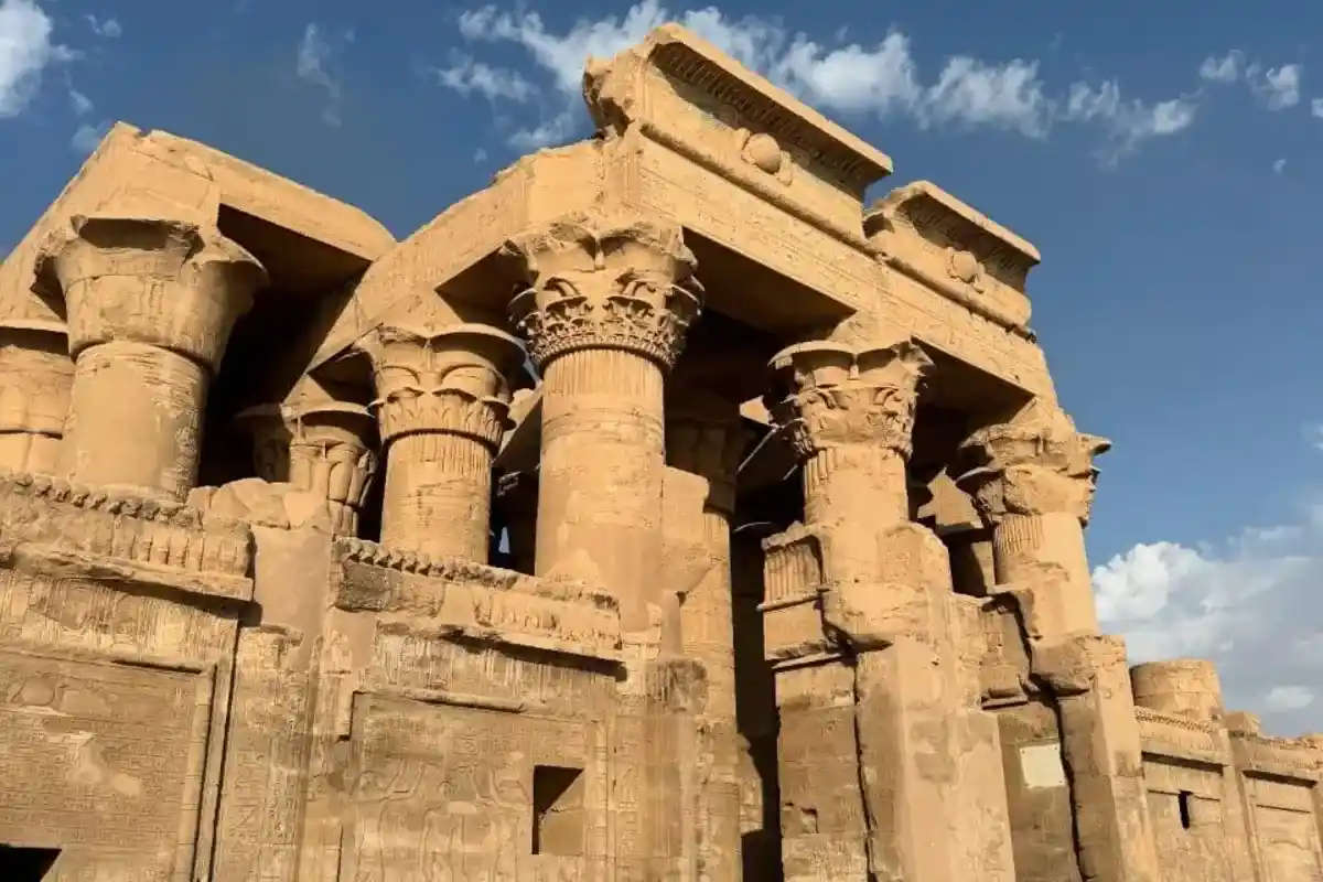 Au départ d'Assouan : Visite privée des temples d'Edfou et de Kom Ombo
